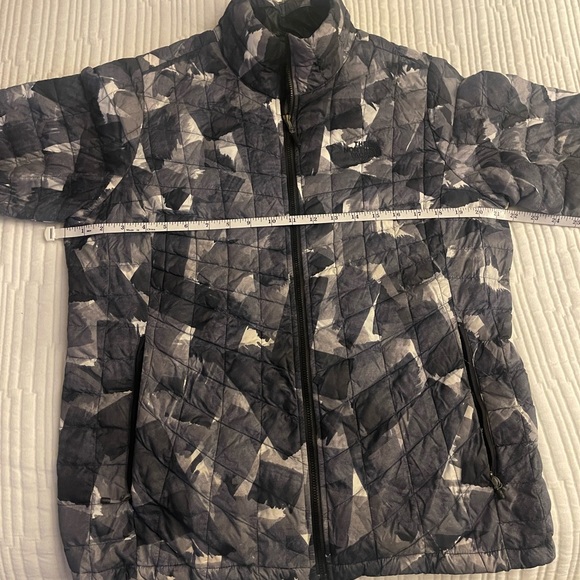 The North Face puffer jacket womens large Thermoball - Picture 4 of 7